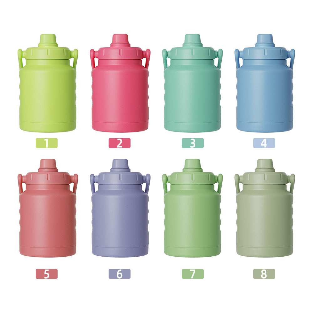 With a classic, customizable design, this 1.2L/1.8L stainless steel vacuum flask tumbler offers 12–24 hours of thermal insulation and a large, easy-grip handle.