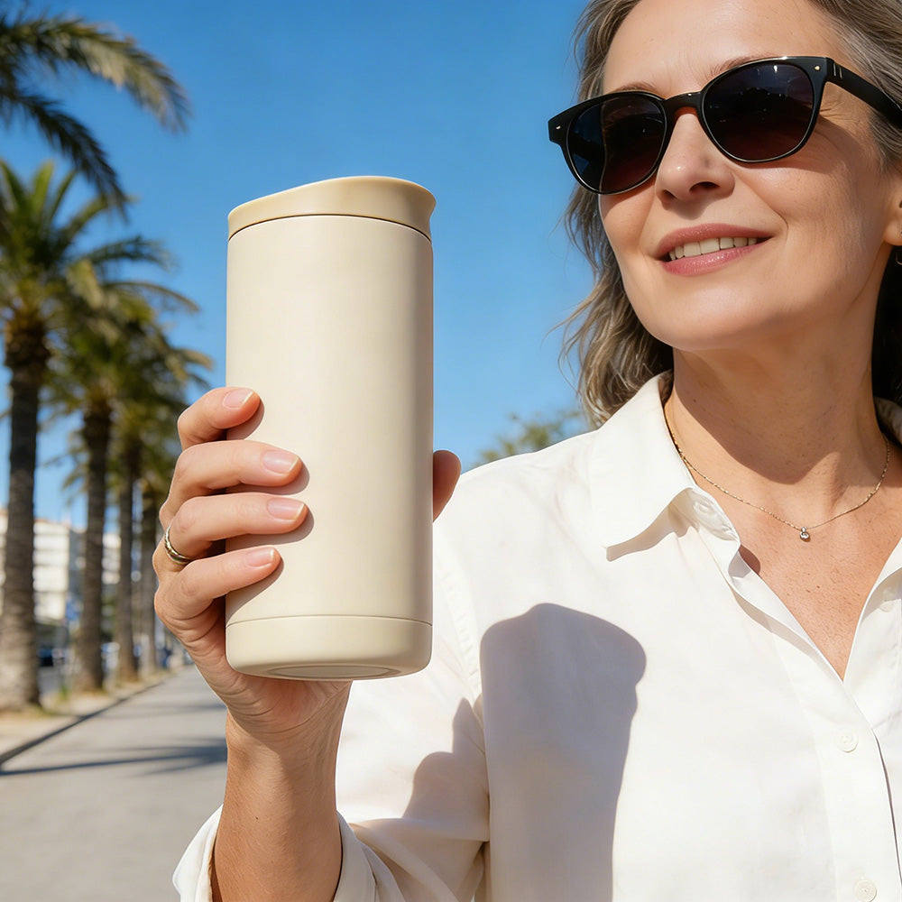 With a classic, customizable design, this 16oz/18oz double wall stainless steel coffee tumbler comes with a leak-proof lid to keep drinks hot or cold