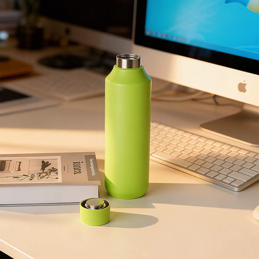Ideal for sports and gym use, this 16oz/20oz/24oz bottle is made of 304 stainless steel, features a modern design, and offers vacuum insulation for both hot and cold drinks.